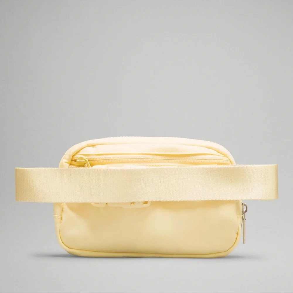 NEW LULULEMON EVERYWHERE BELT BAG SWIRL YELLOW - Picture 3 of 8